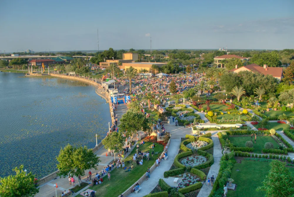 Lake Mirror Park