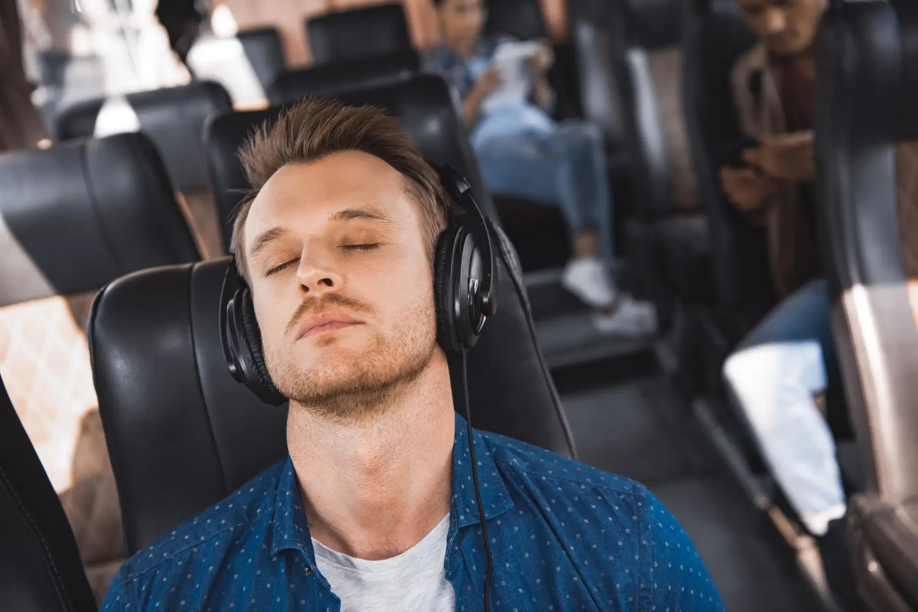 How to Sleep on a Bus: Tips for Comfort and Safety | Empire Coach Line ...